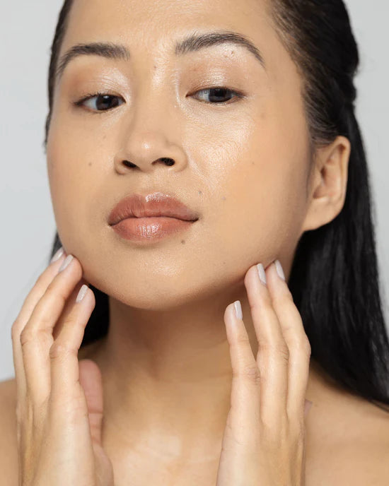 Application of Qinitserum,  ideal for normal to dry skin types, especially mature. It protects against free radicals, boosts collagen, strengthens the skin barrier, reduces inflammation, enhances hydration and elasticity, and evens tone and texture for firmer, brighter, younger-looking skin.